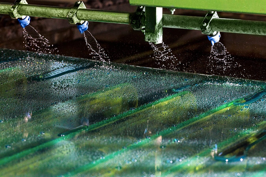 Edge treatment: grinding, polishing, bevelling Edge treatment: grinding, polishing, bevelling